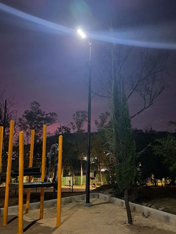 Luminaria solar led para parques