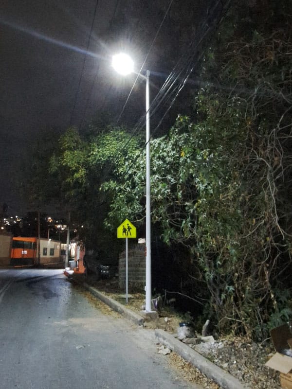 Luminaria solar led para calles