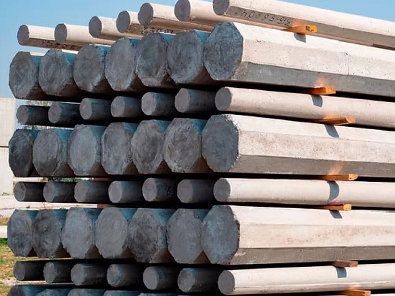 Stock de postes de concreto