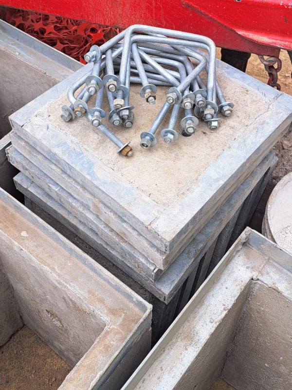 Agarraderas para registros de concreto
