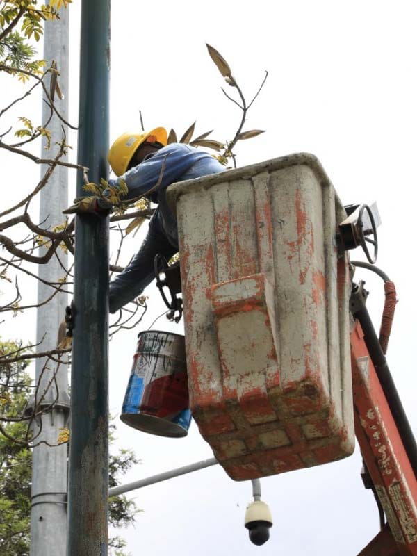 mantenimiento poste metalico